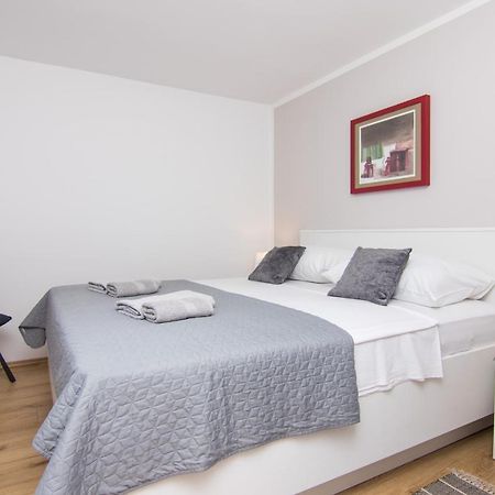 Apartman Mara Krk Town Esterno foto