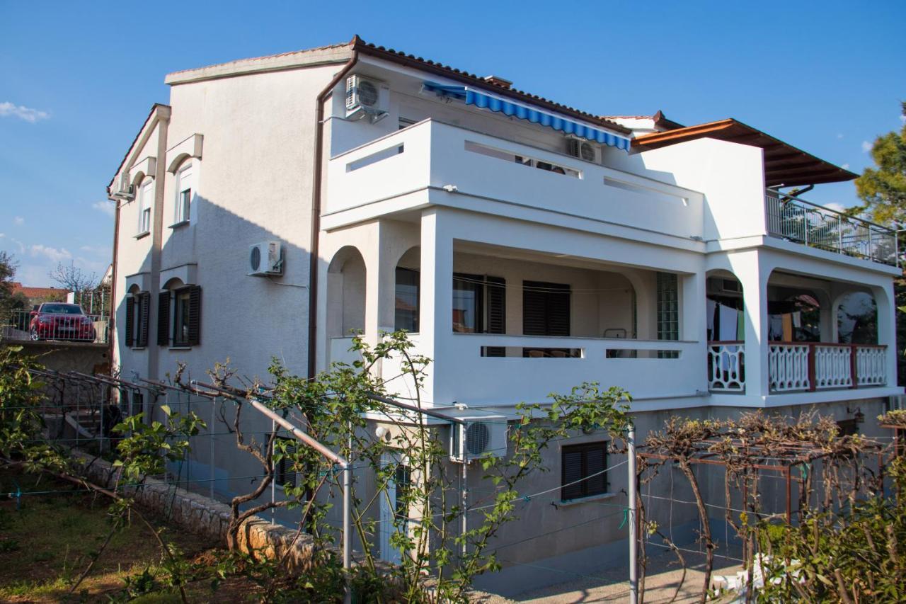 Apartman Mara Krk Town Esterno foto